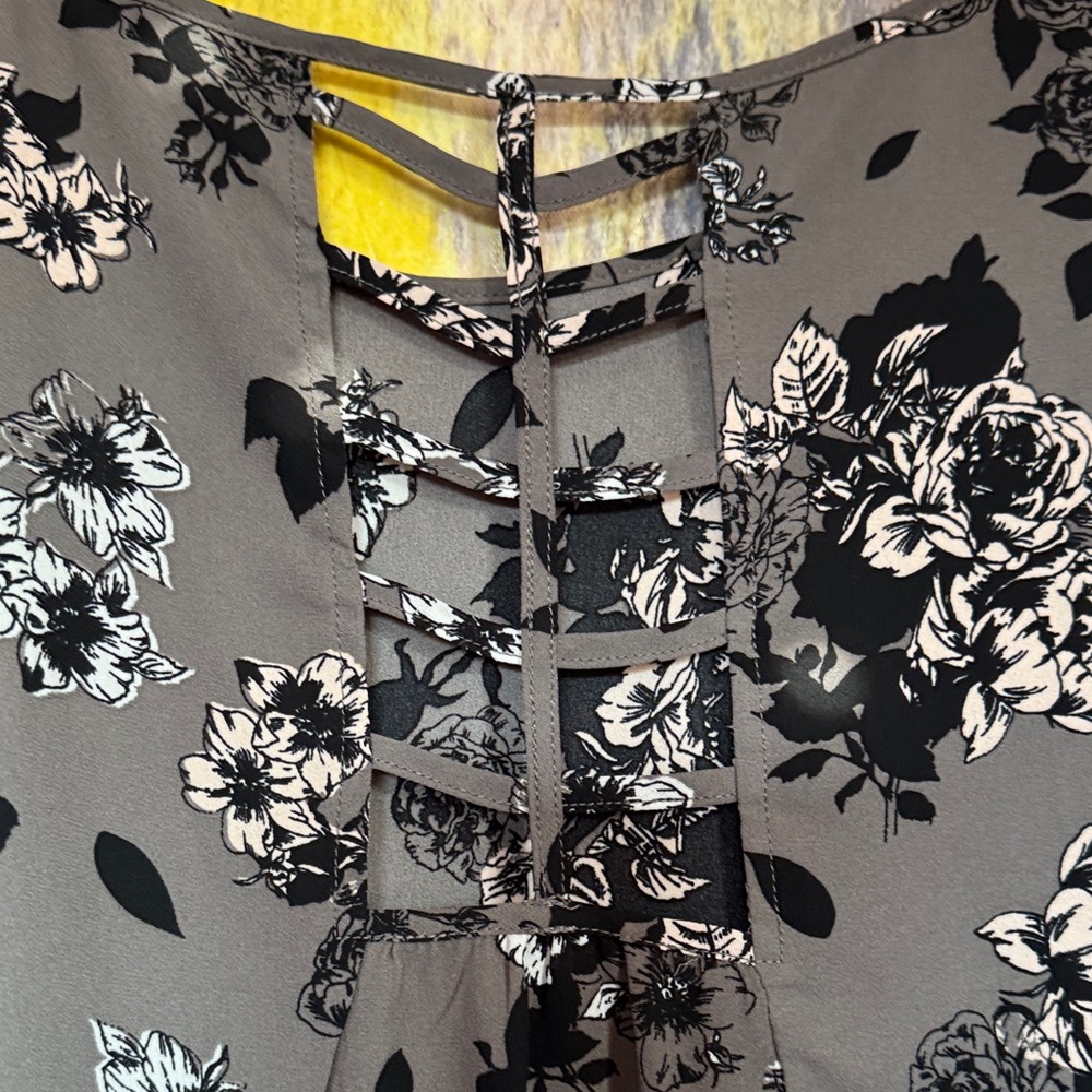 Torrid Black and Gray Floral Blouse - Picture 6 of 6